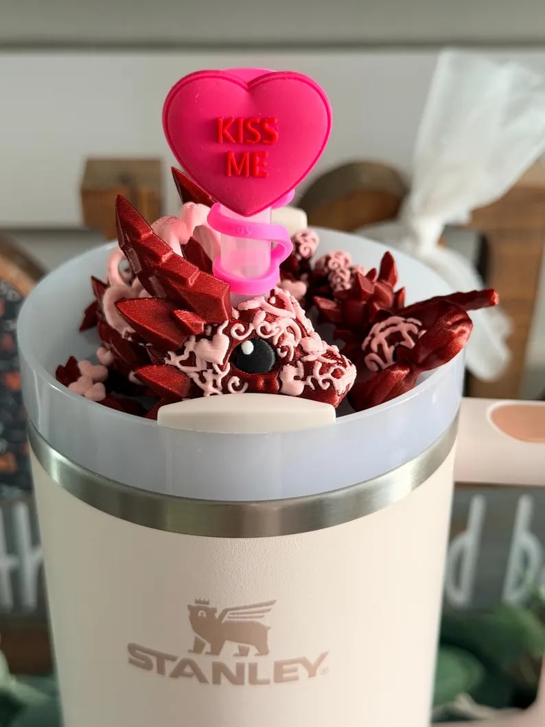 🔥Last Day 49% OFF - 💘🐲Valentines Day Dragon tumbler topper or desk buddy
